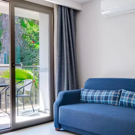 Apartment With Balcony Shared Pool 5 Min To *