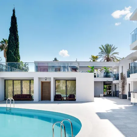 Apartment With Balcony Shared Pool 5 Min To