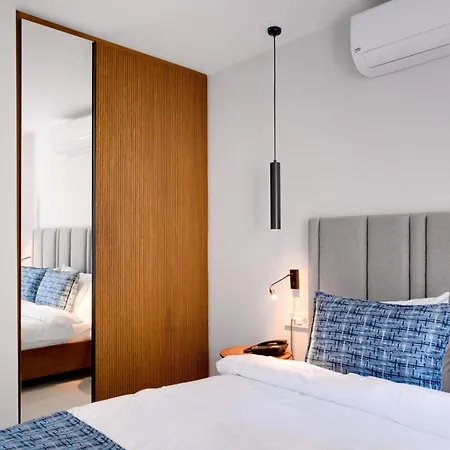 With Balcony Shared Pool 5 Min To Appartement