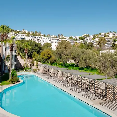 Apartment With Balcony Shared Pool 5 Min To