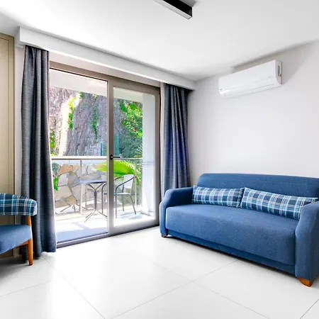 With Balcony Shared Pool 5 Min To *